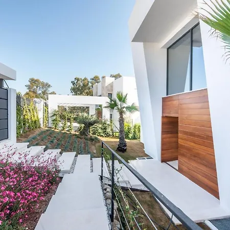 Villa Contemporary, Newly Built Paraiso In Marbella